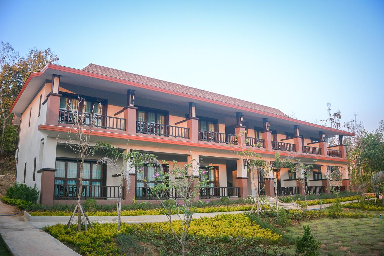 Phu Chom Mork Resort Sangkhla Buri Bilik gambar